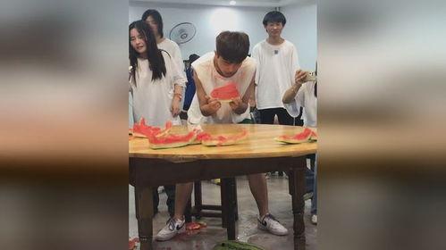 吃瓜的美术生,吃瓜美术生的艺术之旅